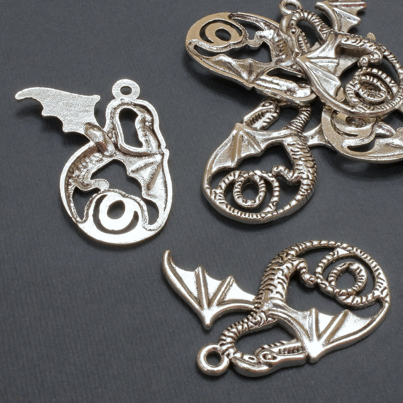 Drache-Anhänger, Durchmesser 24×36 mm, Verpackung 20 g, 6 Stück (±)