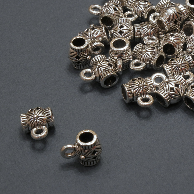 Bailhalter, Maße 6 x 8 mm, Öffnung Ø 3,3 mm, Verpackung 20 g ± 25 Stück
