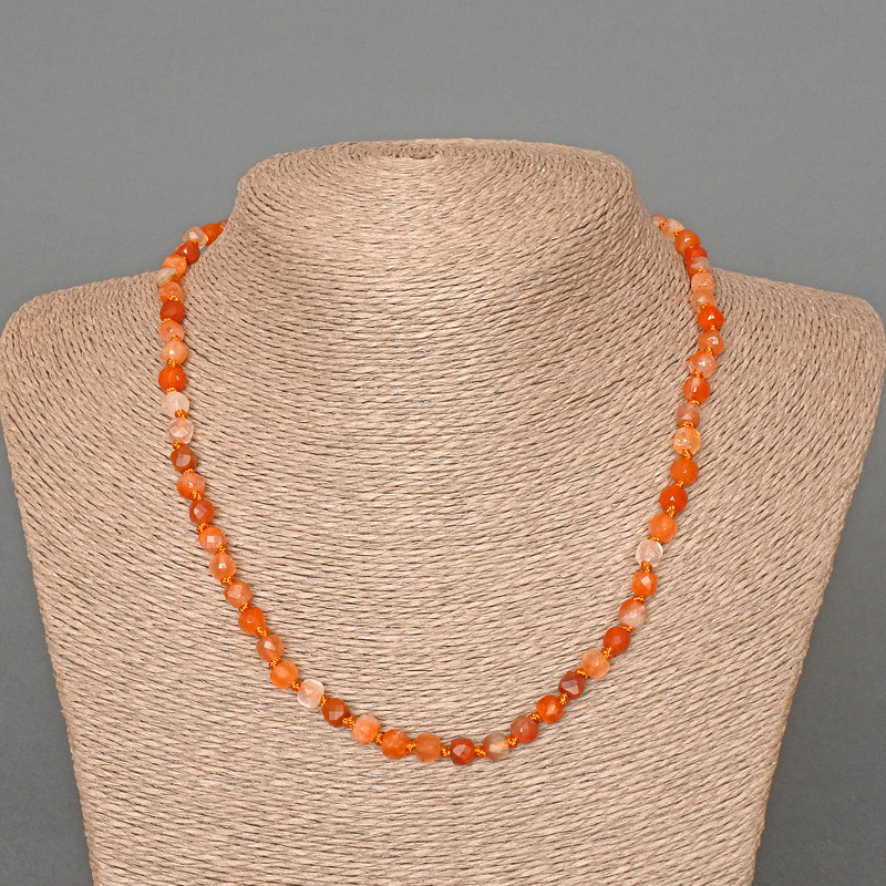 Kette aus Karneol, naturstein, facettierte Würfel, Durchmesser 5 mm, Länge ca. 47 cm