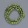 Jadeit-Perlen aus natürlichem Jadeit, facettierte Würfel, Durchmesser ca. 5,5 mm, Länge ca. 38 cm, auf Schnur