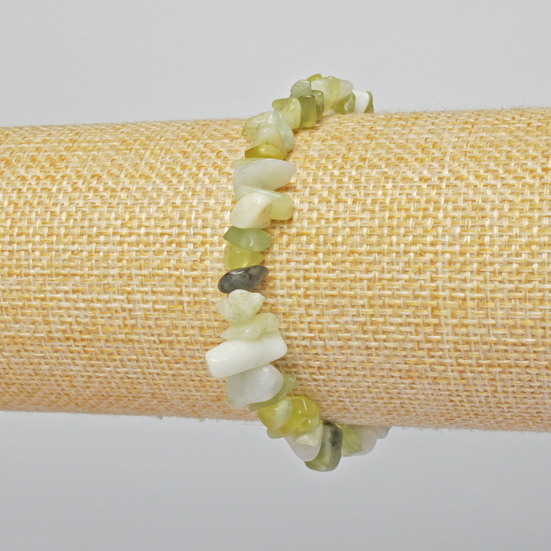 Armband aus Jadeit-Chips, Naturstein, Durchmesser 6×4 mm, Länge ca. 18 cm, elastische Basis