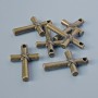 Schmuckzubehör Anhänger 'Kreuz', Durchmesser 28×18×4 mm, Loch Ø 2,3 mm, Verpackung 6 Stück ±, bronzefarbenes Metall