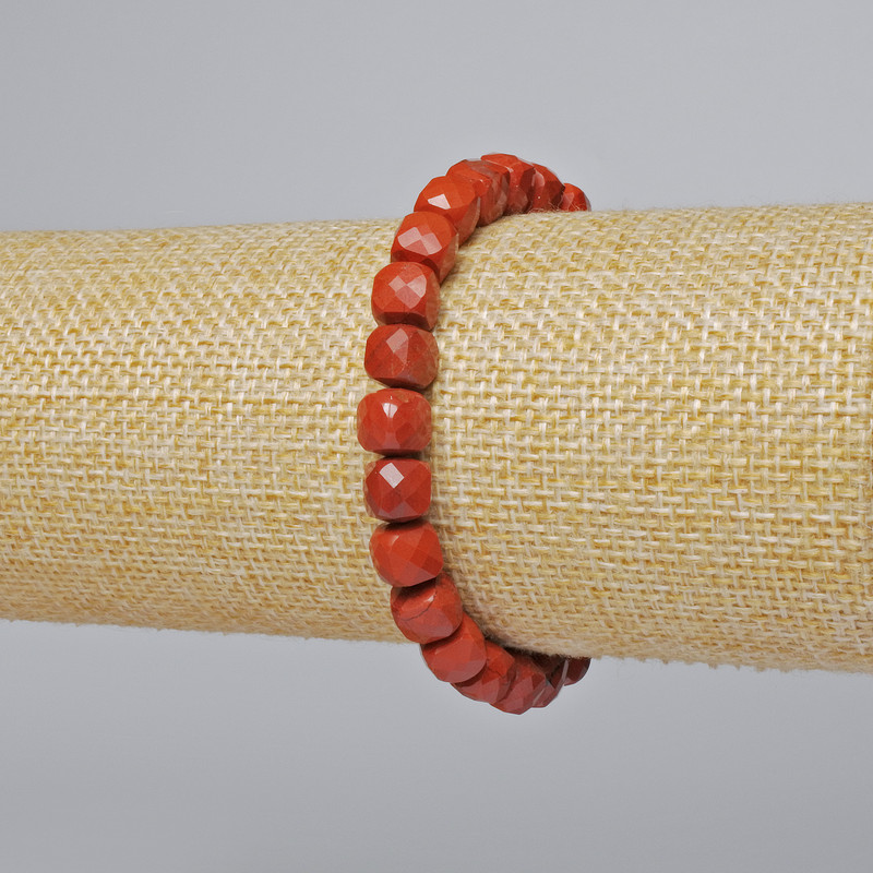 Armband aus rotem Jaspis, Naturstein, facettierte Würfel, Durchmesser 7 mm ±, Länge 18 cm ± (Stretch)