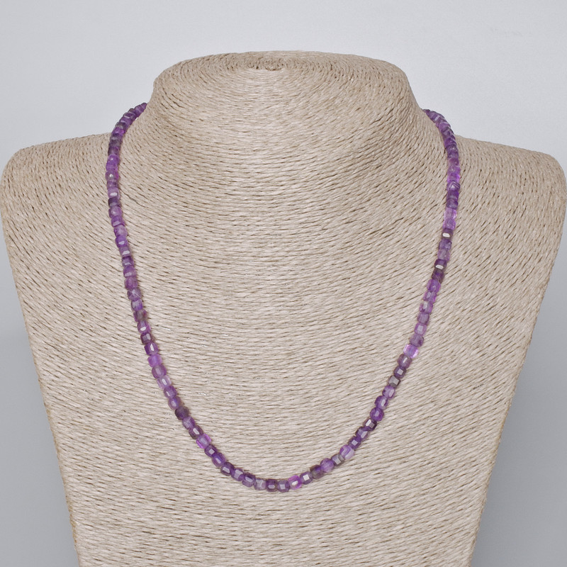 Kette aus Amethyst, natürlicher Stein, facettierte Würfelperlen, Durchmesser ca. 4 mm, Länge 45–48 cm