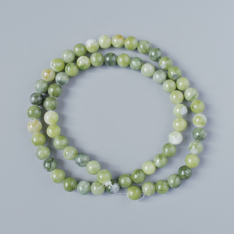 Grüne Opal-Perlen (künstliches Acryl) glatte Kugeln, Durchmesser ca. 6 mm, Länge ca. 40 cm, auf Nylonfaden