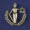 Brosche-Anhänger Themis, dunkelgoldfarbenes Metall 44×39 mm+