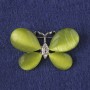 Schmetterlingsbrosche mit olivgrünem Katzenauge, weißen Strasssteinen, silberfarbenem Metall 25 × 38 mm+