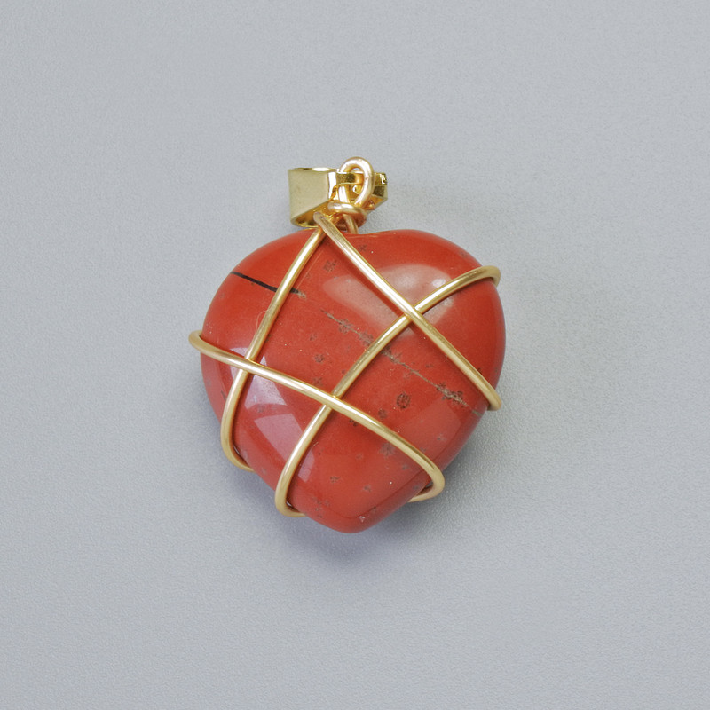 Anhänger «Herz» aus rotem Jaspis im goldfarbenen Geflecht, Durchmesser 20×20 mm ±, Länge 30 mm ±