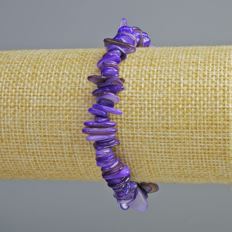 Armband aus violett getöntem Perlmutt – Perlmuttstücke, Durchmesser 10×2 mm ±, Länge ca. 18 cm ±, elastisches Stretcharmband