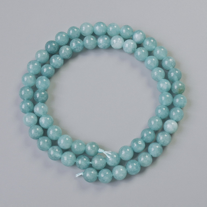 Aquamarin-Naturstein-Perlen, glatte Kugeln, Durchmesser 6,5 mm, Länge ca. 38 cm, auf einer Schnur
