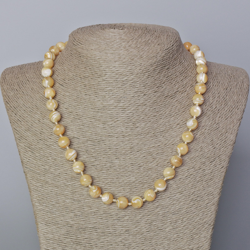 Kette aus natürlichem beigem Perlmutt – glatte Perlmuttkugeln, Durchmesser ca. 9 mm, Länge 45–49 cm