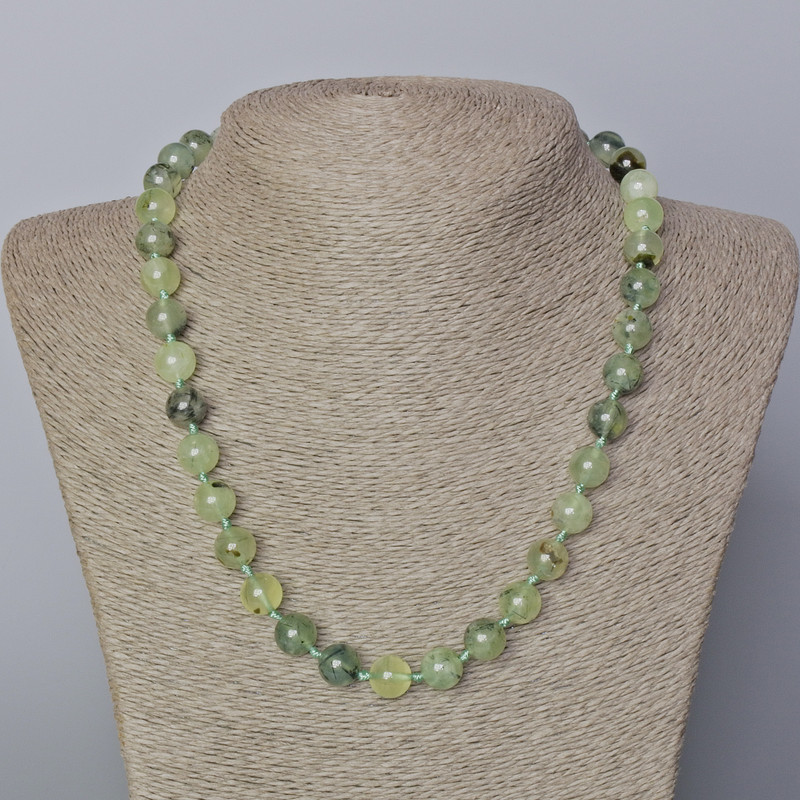 Kette aus Prehnit-Naturstein, glatte Kugeln, Durchmesser 10 mm ±, Länge 45–49 cm ±