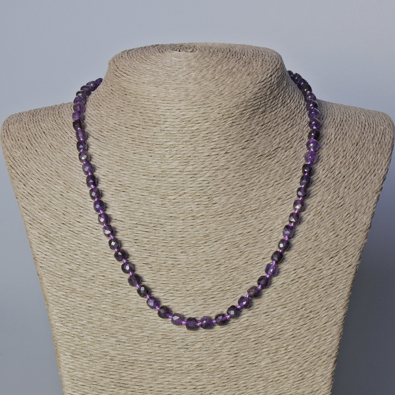 Kette aus Amethyst, Naturstein, facettierte Würfelperlen, Durchmesser ca. 5 mm, Länge 45–49 cm