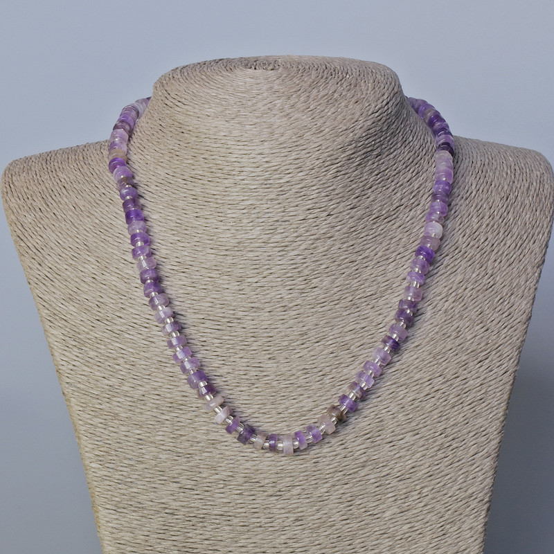 Halskette aus Amethyst-Naturstein-Scheiben mit Glasperlen, Durchmesser 6,5 × 3 mm, Länge 45–47 cm