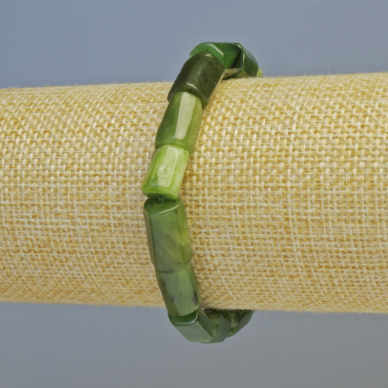 Armband aus kanadischem Jadeit, Naturstein, facettiert, Durchmesser 8 × 12 mm ± (Stretch), Länge 18 cm+
