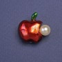 Brosche Apfel mit Perle – rote Emaille, goldfarbener Metall, 22×24 mm+