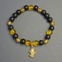 Armband aus Schungit und Bernstein (synthetisch) mit Anhänger in Form eines goldenen Fisches, Durchmesser 8 mm+-, Länge 18 cm+-, Stretch-Armband
