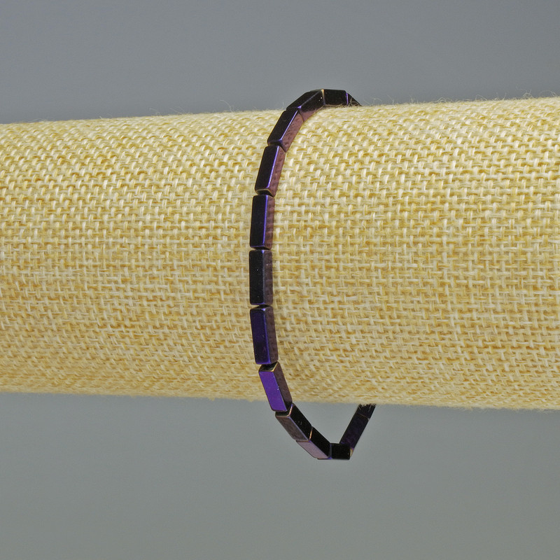 Armband Hämatit – Rechtecke, violetter Farbton, Abmessungen 9 × 3 × 3 mm (±), Länge 18 cm (±), Elastikband