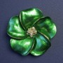 Blumenbrosche mit weißen Kristallen, 50×50 mm, perlmuttgrüne Emaille, goldfarbenes Metall