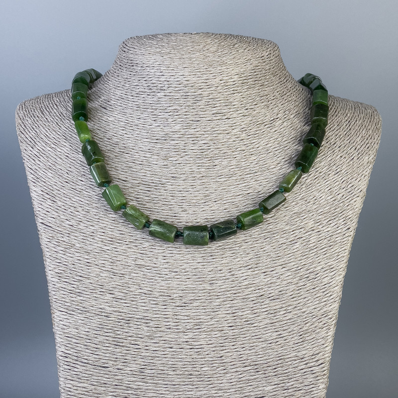 Kette aus Jadeit, facettierter Schliff, Durchmesser 10×8 mm ±, Durchmesser 14×8 mm ±, Länge 52 cm ±