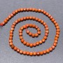 Rote Jaspis Seedperlen auf Schnur, facettierte Würfelperlen, Durchmesser 4 mm, Länge ca. 39 cm