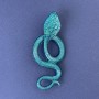 Kobra-Brosche/Anhänger mit hellblauer Emaille aus silberfarbenem Metall 77×33 mm+