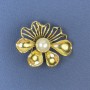 Brosche Blume mit Perle, goldfarbenes Metall, 31×39 mm+