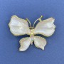 Brosche 'Schmetterling' mit weißen Strasssteinen, goldfarbenes Metall, Ø ca. 44 mm, Länge ca. 33 mm