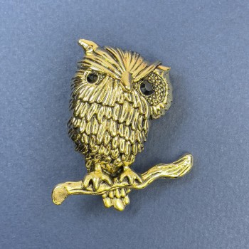 Brosche 'Eule' mit schwarzen Strasssteinen und goldfarbenem Metall, Durchmesser 28 mm ±, Länge 45 mm ±