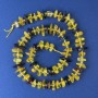 Bernstein-Chips, 10–12 × 4 mm ±, mit Rocailles, Durchmesser ca. 3 mm ±, auf einer Schnur, Länge ca. 38 cm