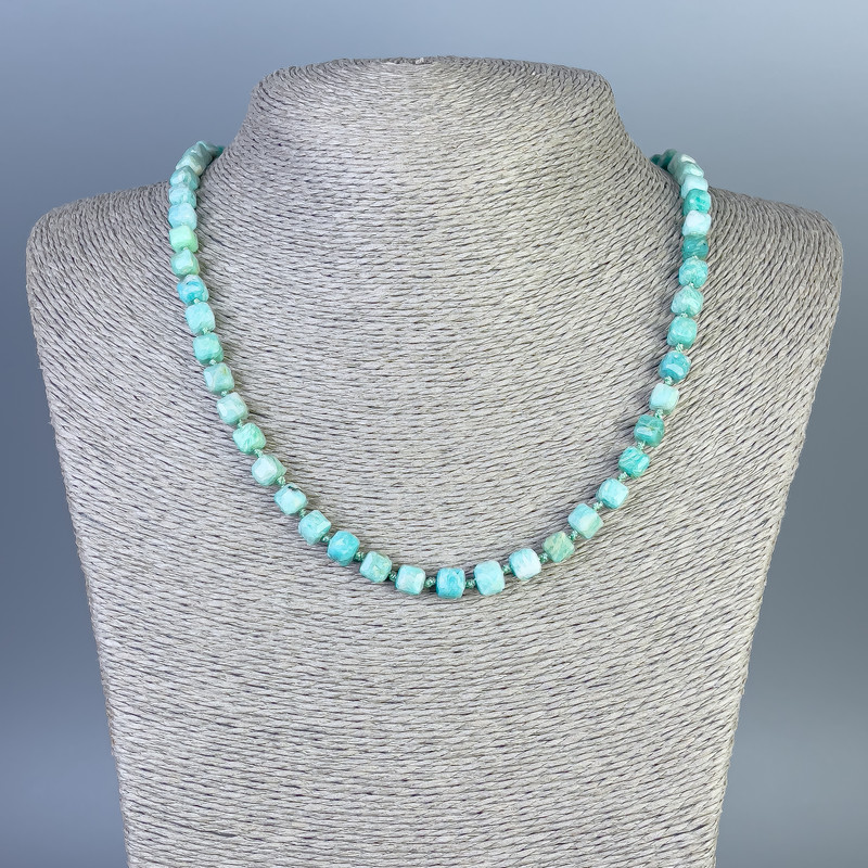 Amazonit-Kette mit facettierten Würfelperlen, Kantenlänge ca. 6 mm, Länge ca. 50 cm, mit Verschluss