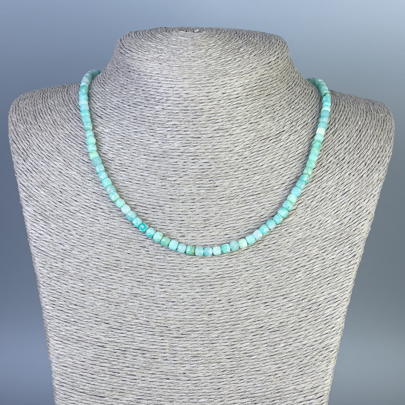 Amazonit-Kette, facettierte Würfel, Seitenlänge ca. 4 × 4 mm, Länge ca. 45 cm, mit Verschluss