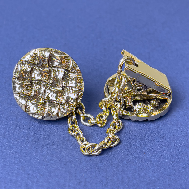 Brosche für Cardigans aus goldfarbenem Metall, Durchmesser ca. 20 mm, Kettenlänge ca. 9 cm