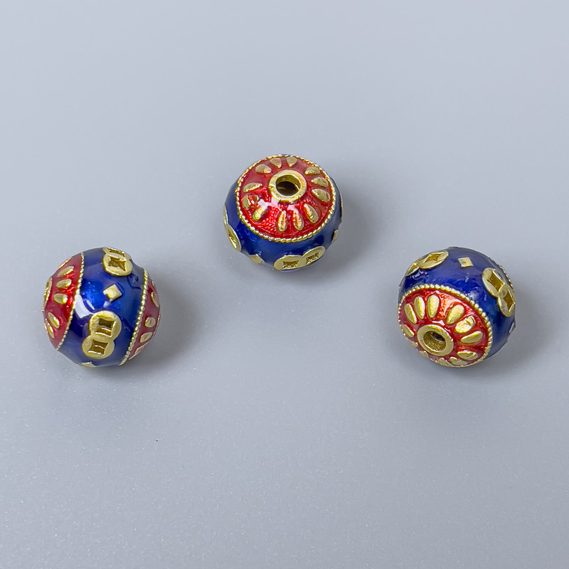 Cloisonsperle blau-rot emailliert, Durchmesser 10 mm ± Loch Ø 2 mm, goldfarbener Metallton, 1 Stück