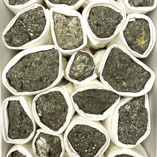 Souvenir-Geode aus Pyrit, assortiert in Größen, Preis pro 100 g, Gewicht von 10 g bis 50 g