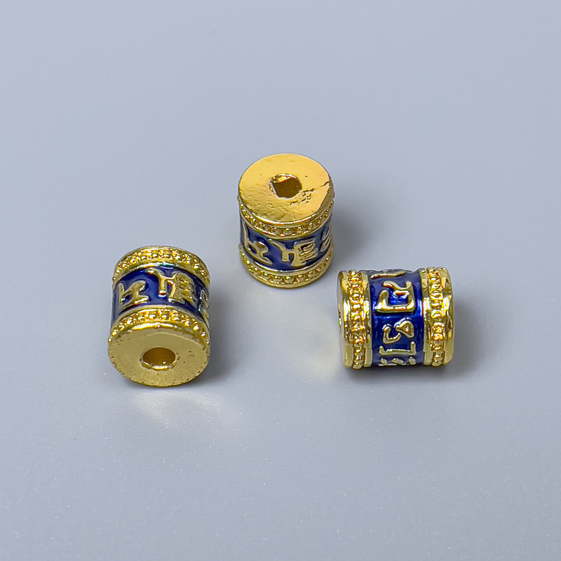 Cloisonsperle Zylinder blau emailliert, Durchmesser 8×10 mm, Lochdurchmesser ca. 1,8 mm, goldfarbene Metallfarbe, 1 Stück
