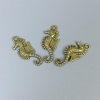 Schmuckzubehör – Anhänger Seepferdchen, bronzefarben, Maße 29×12×2 mm ± Lochdurchmesser ca. 2 mm ± Verpackung 11 Stück
