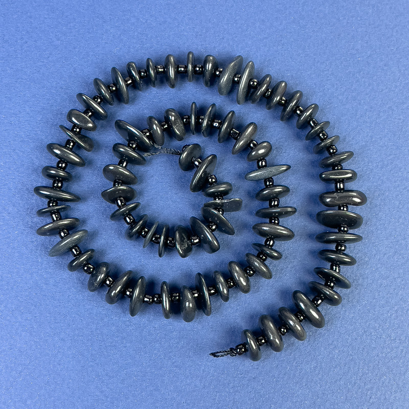 Achat-Chips 10x3 mm +/- auf Schnur, mit Glasperlen, Länge ca. 40 cm+