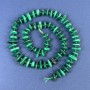 Malachit-Chipsperlen 8–13 × 4 mm, mit 3 mm Seed-Beads, auf Schnur, Länge ca. 41 cm+