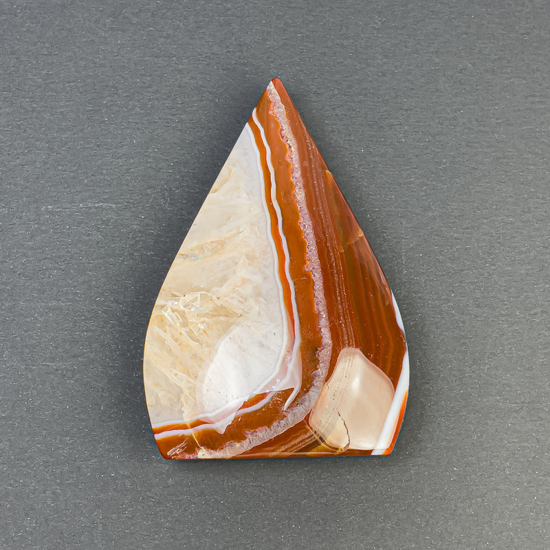 Preis pro 100 g. Geoden-Sardonyx Natur-Souvenirstein, Abmessungen ca. 100 × 50 × 25 mm ±, Gewicht ca. 170 g