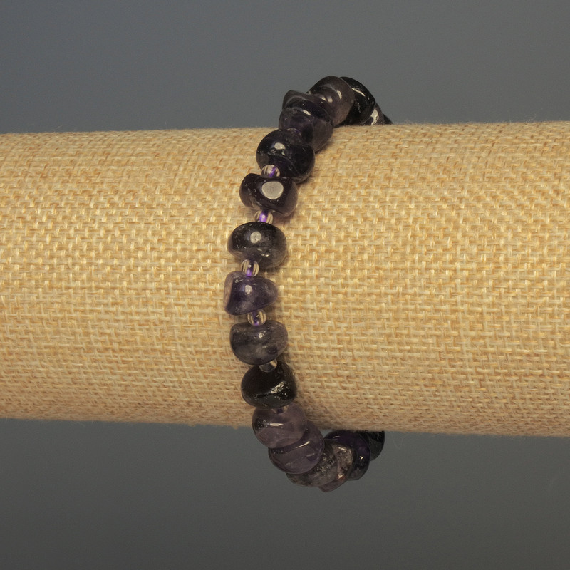 Armband aus Amethyst, facettiert, Durchmesser ca. 9×5 mm, mit Seed-Beads 3 mm, Länge ca. 18 cm, elastisch