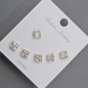 Ohrstecker mit weißen Strasssteinen, goldfarbenes Metall, 5 mm ±