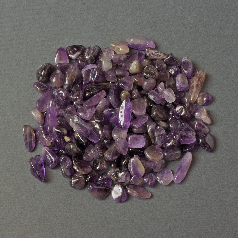 Natürliche Amethyst-Nuggets, getrommelt, ohne Bohrung, 7–20 × 8–10 mm ± (pro 100 g ±)