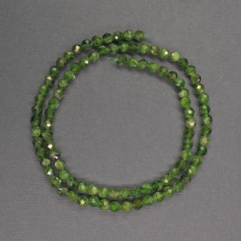 Chromdiopsid-Perlen, facettierte Kugeln, Durchmesser ca. 4 mm, Länge ca. 39 cm