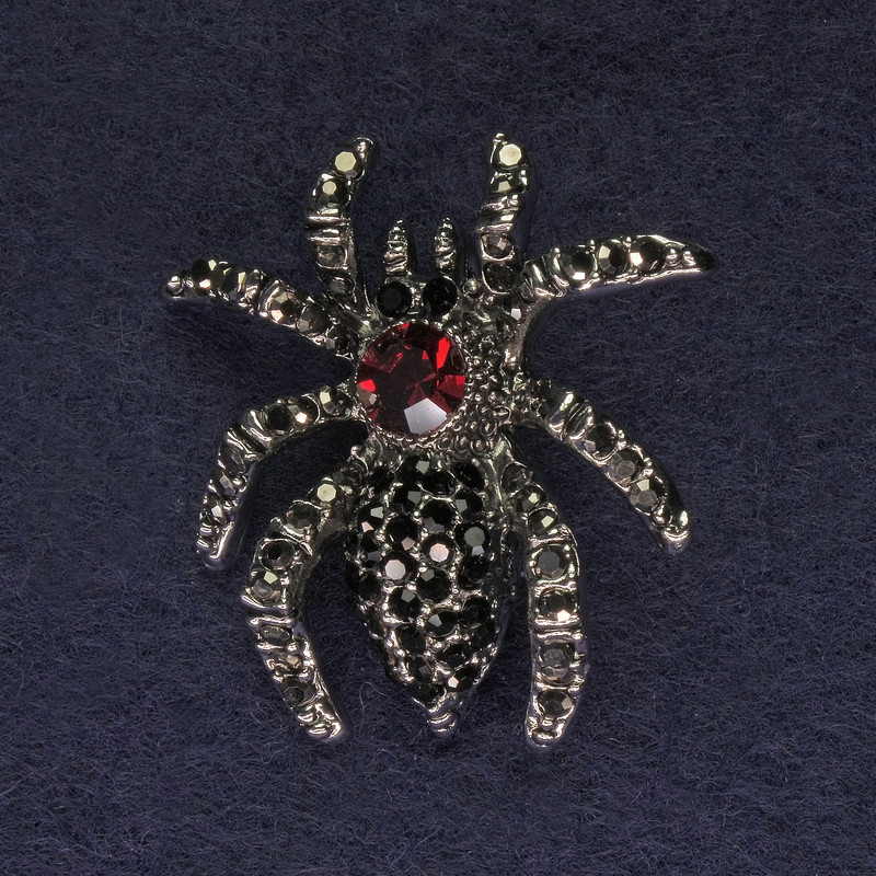 Brosche Spinne mit grauen und schwarzen Strasssteinen, Farbe dunkles Silber, silbernes Metall 35 mm+