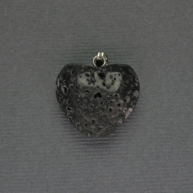 Kettenanhänger Herz aus Lavastein, 20 × 20 × 25 mm ± silberfarbenes Metall