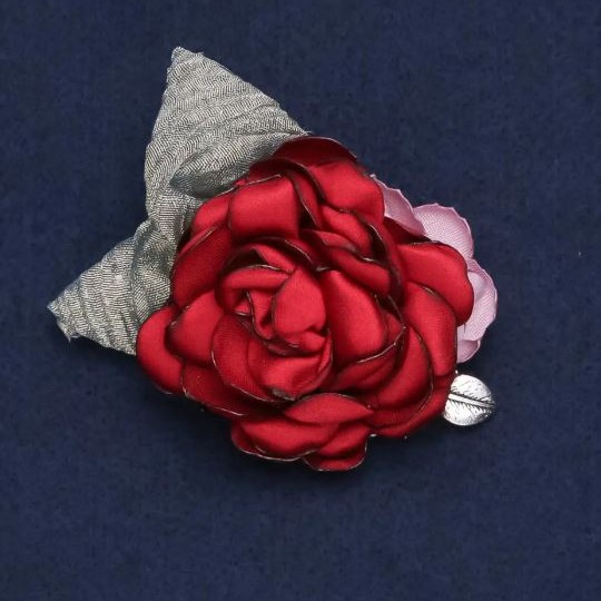 Brosche mit Blume «Rote Rose» aus Stoff, Durchmesser 6 cm