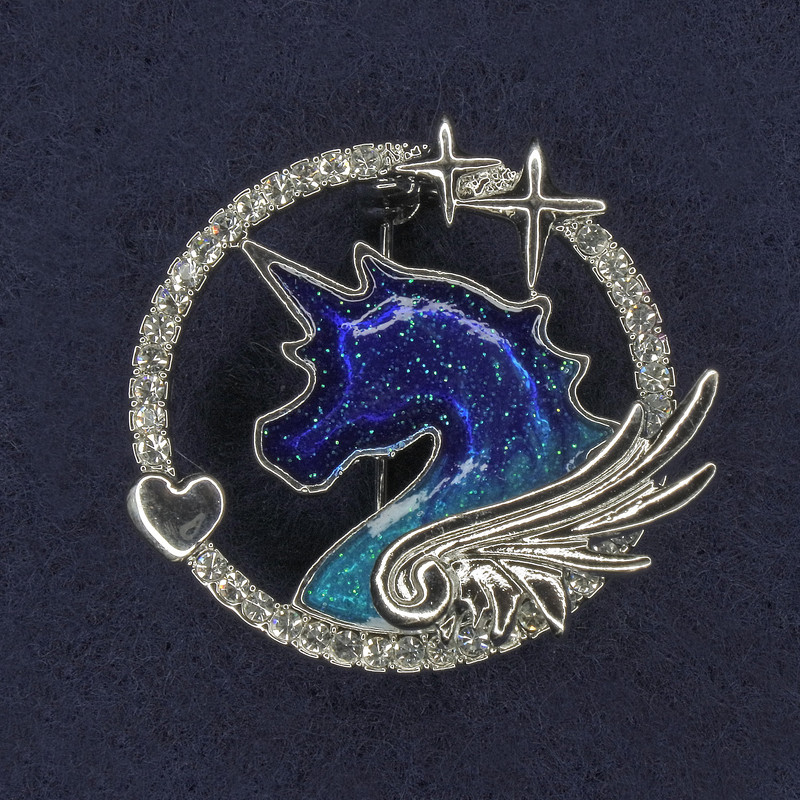 Brosche Einhorn – weiße Strasssteine, Emaille, silberfarbenes Metall, 30×32 mm+