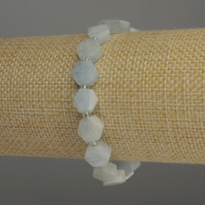Armband aus Aquamarin «Soti», Durchmesser ca. 8 mm, Seed-Beads 3 mm, Länge 18 cm Stretch
