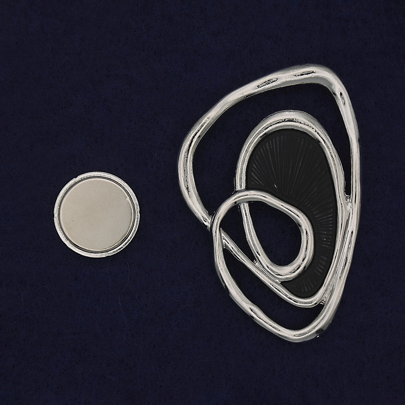 Magnetbrosche Akzent – Farbe Schwarz-Silbermetall, 37 × 54 mm +